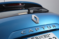 2013年のフランクフルトショーで世界初公開された「ルノー・キャプチャー」。日本では同年の東京モーターショーで公開、翌年2月に発売された。
    
