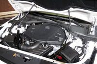 新開発の3.6リッターV6直噴エンジン。最高出力340ps、最大トルク39.4kgmを発生する。