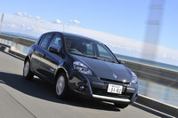 100km/h走行時のエンジン回転数は、5速：3000rpm、4速：3750rpm、3速：4700rpmだった。