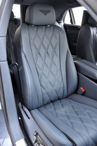 モデルバリエーションは標準型と「マリナードライビングスペシフィケーション」の2種類。後者では、シートが「ダイヤモンドキルティング」（写真）となる。