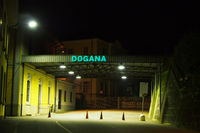 しかし、深夜にイタリア側からスイスに戻ろうとすると、すでに閉鎖されていた。