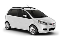 ローマ教皇が移動用に使用したブラジル・フィアット製「イデア」の同型車。