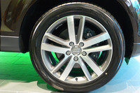 4.2FSIクワトロに標準のアルミホイール。