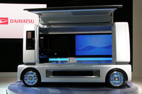 直方体デザインの「FC商ケース」は床下の燃料電池システムに注目。