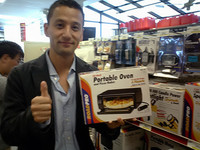 第153回：運転しながらピザ焼けます!?アメリカで発見した謎のクルマバカグッズの画像