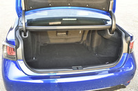 トランク容量は520リッター（VDA法）。フロア寸法は奥行きが約1155mm、最大幅は約1635mm。