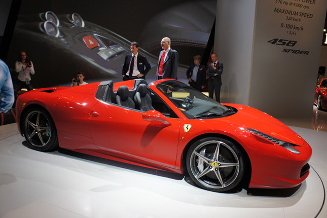 「フェラーリ458スパイダー」