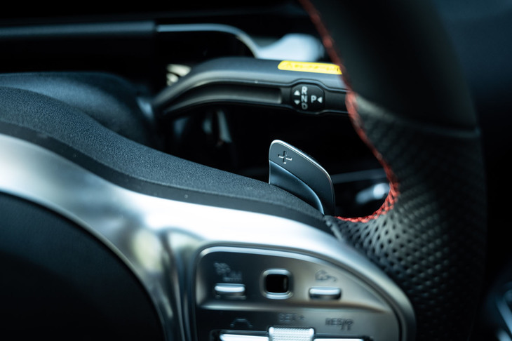 メルセデス・ベンツEQA250（ステアリングパドル）