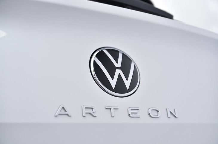 「アルテオン シューティングブレーク」は、2021年7月13日に日本導入が発表された。今回の試乗車は「TSI 4MOTIONエレガンス」グレードで、車両本体価格は644万6000円。