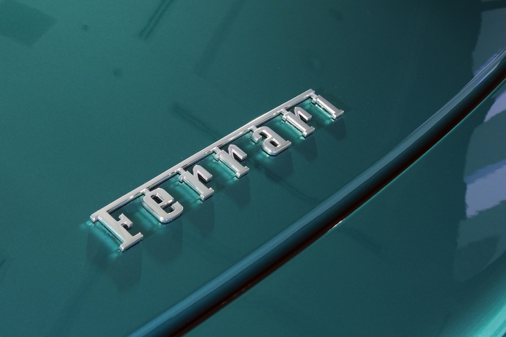 フェラーリ・アマルフィ スパイダー（「Ferrari」バッジ）