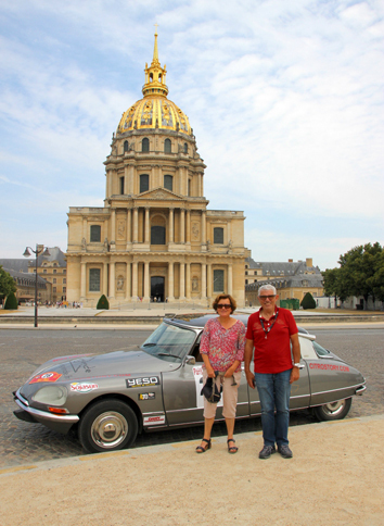 ゴディショー夫妻と1973年「シトロエンDS23」。英国車、フランス車ともにコレクション歴は豊富だが、これだけ長いレイドは初めてとのこと。