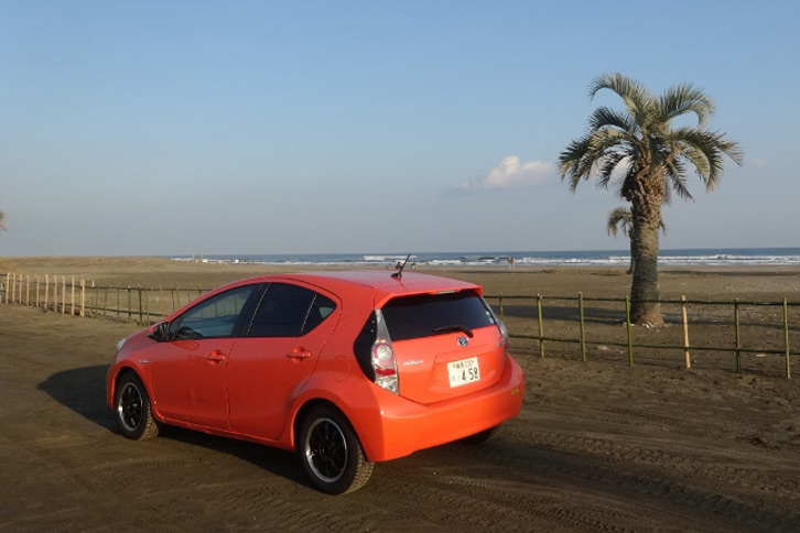 “通年スタッドレス”を実践中の「アクア」。