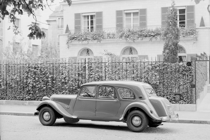 「トラクシオン アヴァン」には直列6気筒搭載モデルもあった。これはそのロングホイールベース版の戦後型モデル。