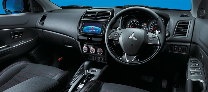 「RVR G」のインテリア。