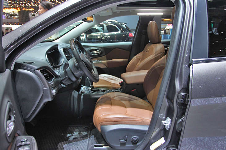 ジープ・チェロキー（フロントシート）