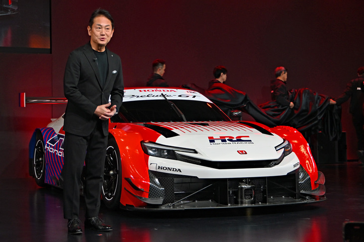 「HRCプレリュードGT」と、HRCの渡辺康治社長。