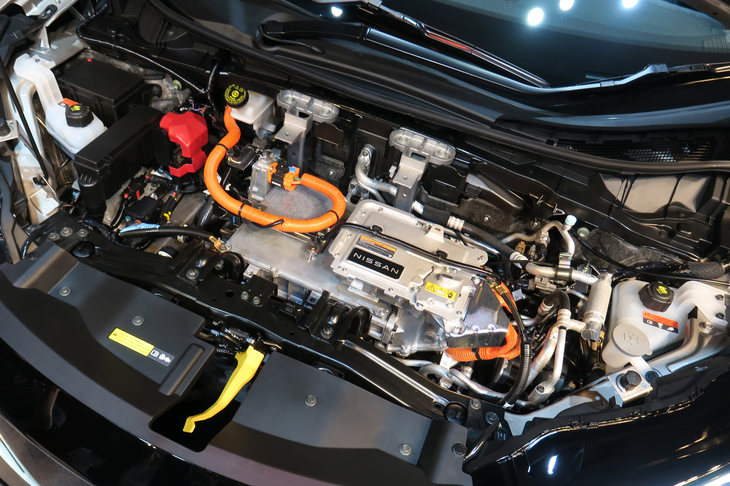 日産アリア リミテッド（フロントに搭載されるモーターやインバーター）