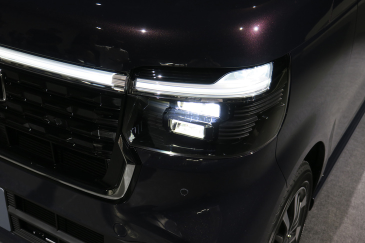 ホンダN-BOXカスタム（ヘッドランプ）