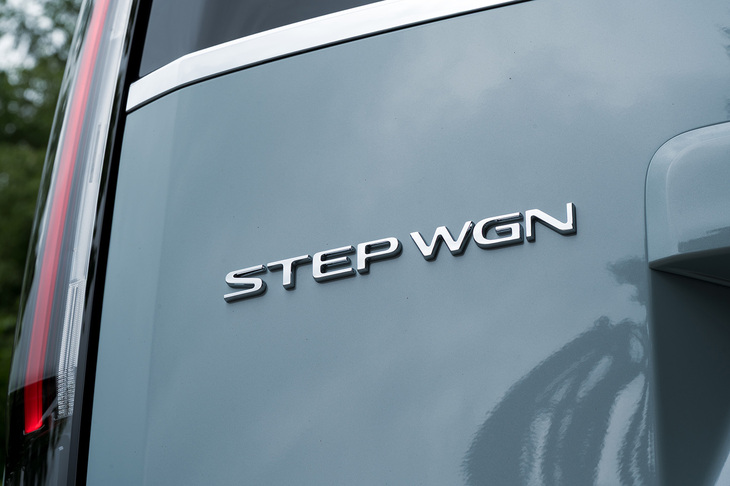 6代目となる現行の「ステップワゴン」は2022年5月に登場。初代の発売は1996年のことだった。