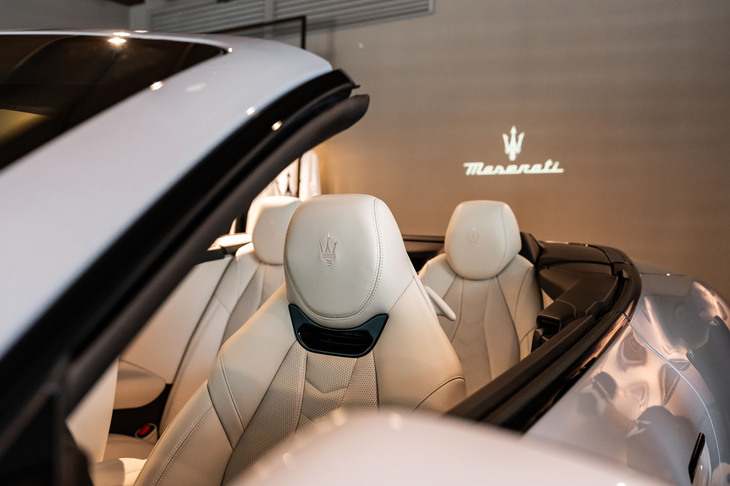 マセラティ・グランカブリオ トロフェオ（シート）