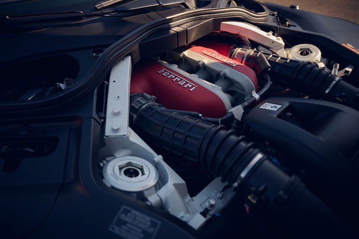 フェラーリ・プロサングエ（6.5リッターV12エンジン）