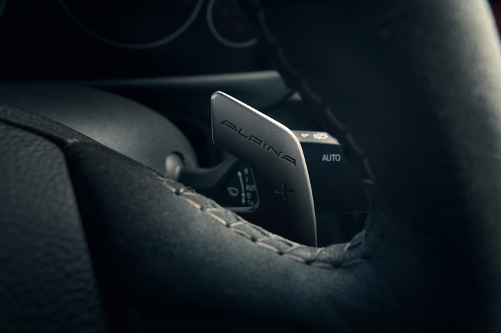 アルミ削り出しのシフトパドル。