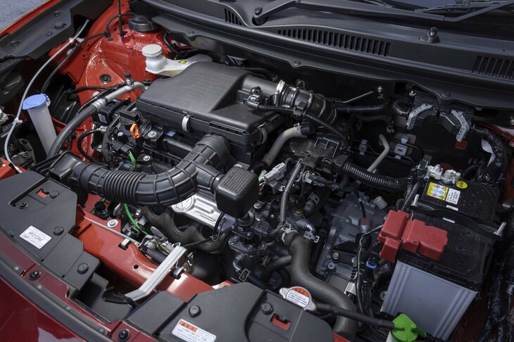 日本仕様のパワートレインは、マイルドハイブリッド機構付きの1.5リッター自然吸気ガソリンエンジンにトルコン式6段ATの組み合わせ。FF車では、最高出力は101PS、最大トルクは135N・m、燃費はWLTCモードで19.0km/リッターと公称されている。