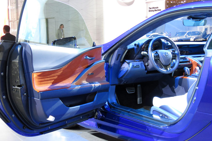 レクサスLC Structural Blue edition（インテリア）