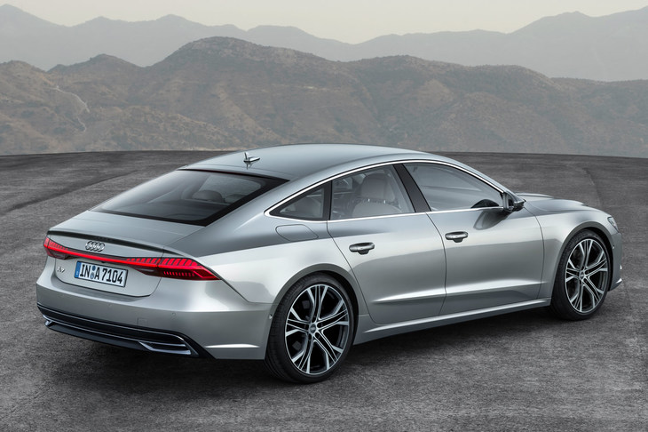 「アウディA7スポーツバック」のリアビュー。エッジの立ったプレスラインを走らせるのは、プロダクトの精密さや高級感を表すうえで有効な手法だ。