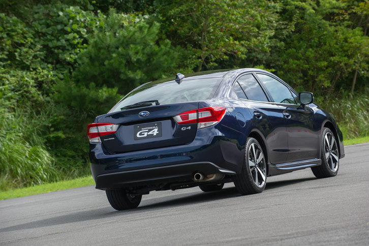 ボディーカラーには写真の「ダークブルー・パール」を含む、全7色が用意されている。