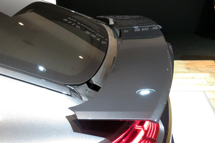 ポルシェ・パナメーラ ターボ（可動式リアスポイラー）