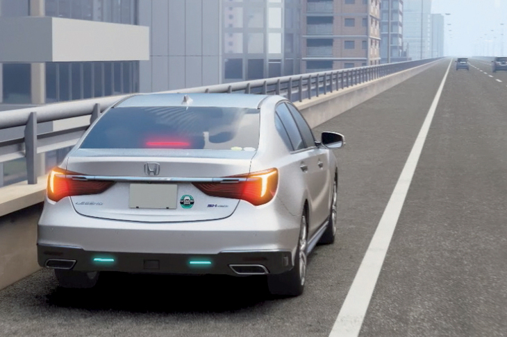 「Mazda Co-Pilot」に類似したシステムは、すでにホンダなどが実用化しているが、基本的には自動車専用道路で、高度運転支援システムの作動中に機能するものとなっている。