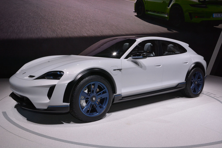 「ポルシェ・ミッションEクロスツーリスモ」