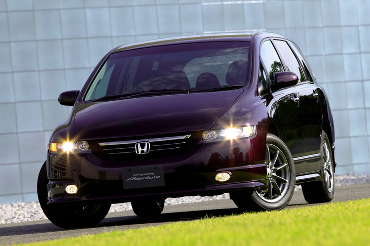 ハイオク指定の高出力エンジンを搭載した3代目「ホンダ・オデッセイ」のスポーツグレード「アブソルート」。