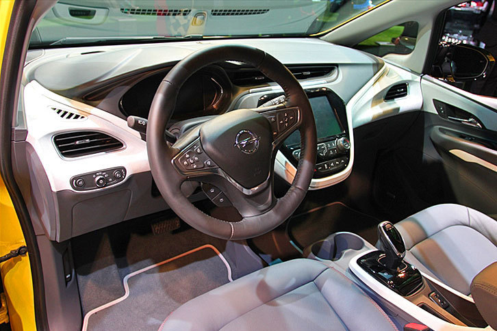 オペル・アンペラe（インテリア）