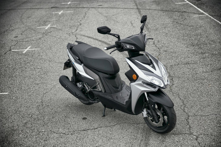 ボディーサイズ：全長×全幅×全高＝1855×750×1100mm
	ホイールベース：1270mm
	重量：128kg
	エンジン：149cc 空冷4ストローク 単気筒 SOHC 4バルブ
	最高出力：13.8ps（10.1kW）/7500rpm
	最大トルク：--Nm（--kgm）/--rpm
	価格：33万4800円