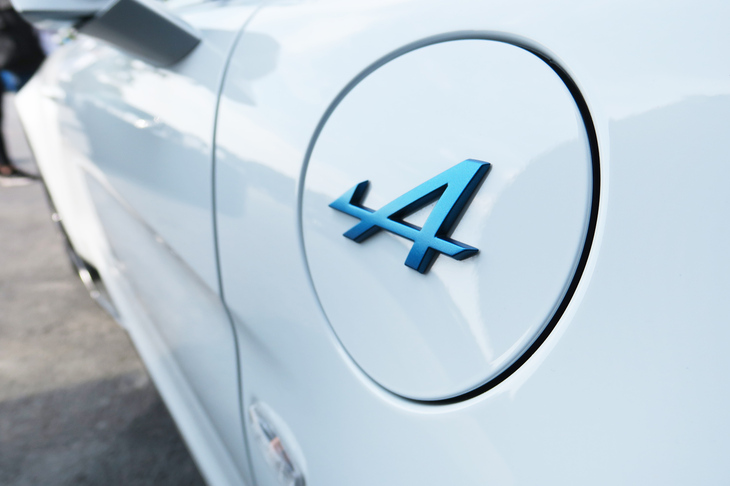 アルピーヌA110 Rルマン（給油口の「A」エンブレム）