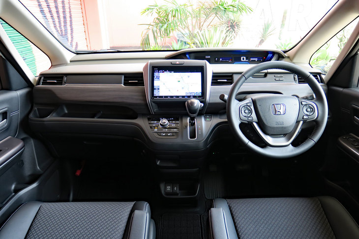 ホンダ・フリードG（FF）（インストゥルメントパネルまわり）