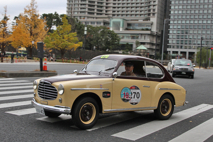 1953年「モレッティ750ベルリネッタ“Alger Le Cap”」。今回が国内デビューというモデルで、ボンネットとドアには2014年の本国版ミッレミリアのナンバーが貼られたままである。