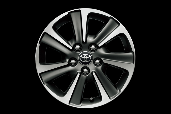 「ヴォクシーZS」および「ノアSi」の16インチアルミホイール。