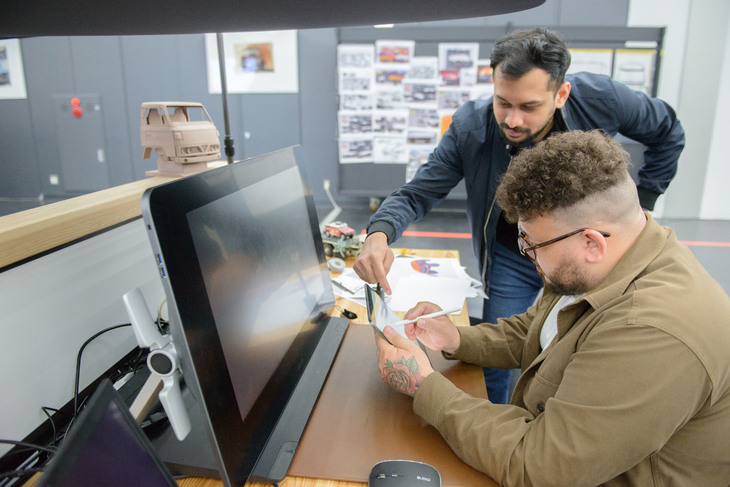 国際色豊かな三菱ふそうデザインのスタッフ。