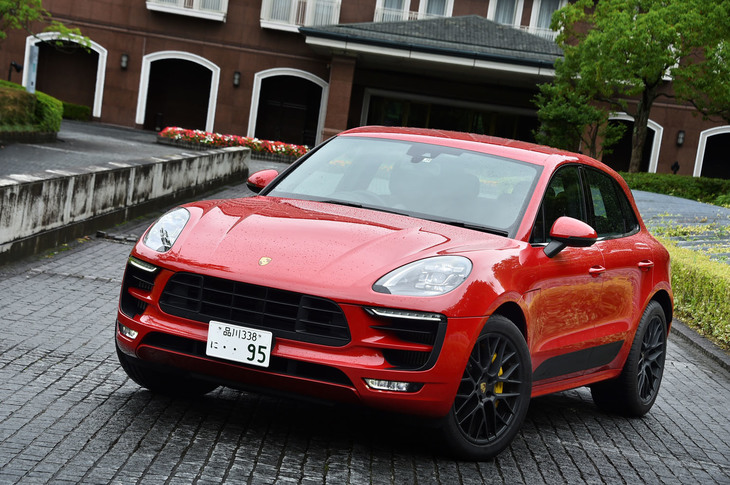 ボディーカラーは、試乗車の「カーマインレッド」を含む全10色がラインナップされる。