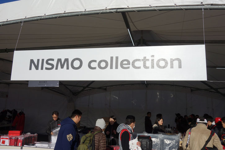 毎年、大盛況を見せるNISMOグッズの販売会場。今年も売り場の手前で入場制限がかけられるほどの盛況ぶり。