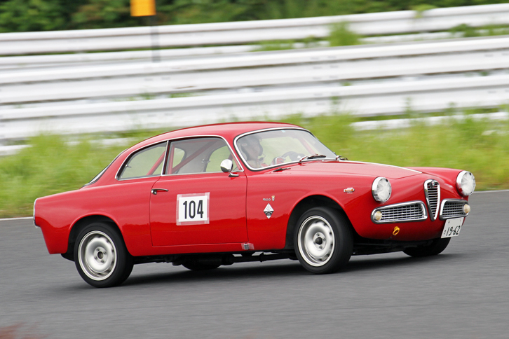 クラブマンズカップに出走した1962年「アルファ・ロメオ・ジュリア スプリント」。「ジュリエッタ スプリント」のボディーに1.6リッターエンジンを積んだモデル。