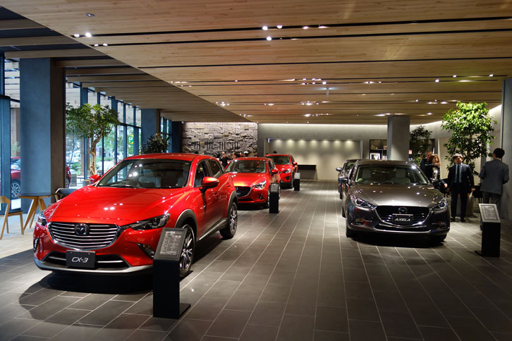 リニューアルした関東マツダ高田馬場店。