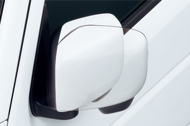 電動格納式リモコンドアミラーが「キャリイKX」「スーパーキャリイX」「「スーパーキャリイXリミテッド」に標準装備とされた。