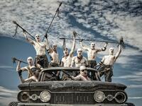 第269回：世界は崩壊した……改造マシンが砂漠を駆ける！『マッドマックス：フュリオサ』の画像