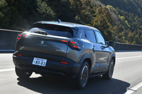 遠方取材のアシとしても活用した今回の試乗では、高速道路を中心に730.5kmを走行。車載計読みで5.0km/kWh（200Wh/km）の電費を記録した。カタログ値は144Wh/kmなので、歩留まりは7割ちょっと、といった勘定だ。