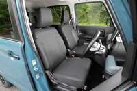 前席にはスズキの軽商用車初採用のシートヒーターを搭載。今回の試乗車「XF」は両席に、ベーシックグレード「GF」は運転席のみに装備する。
