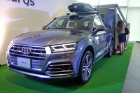 新型「Q5」には、スキー＆ラゲッジボックスや、車両と接続して使えるキャンピングテント（写真）など、純正アクセサリーが豊富に用意される。